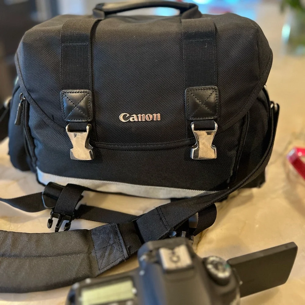 Cannon EOS 60D with EFS 18-20mm lense.